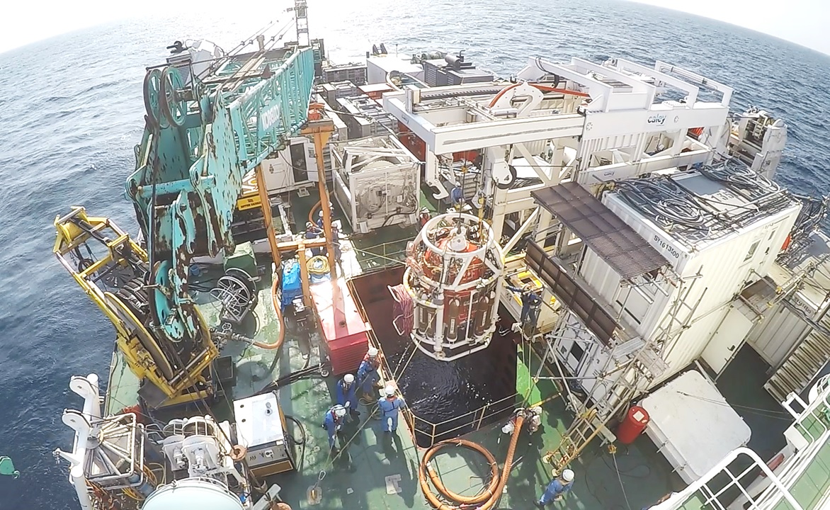 Removal of bunker from a sunken vessel