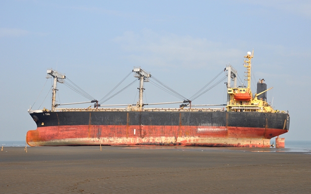 Rescue work for stranded ship towing