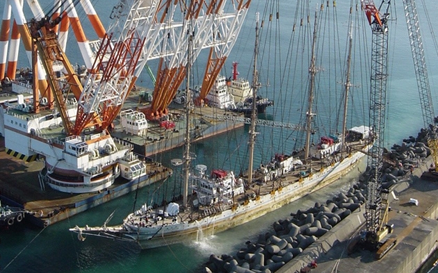 Rescue work for stranded ship towing